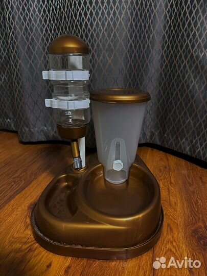 Поильник и кормушка