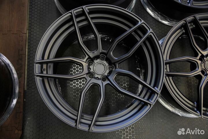 Кованые диски R21 GT Performance на BMW X5 M