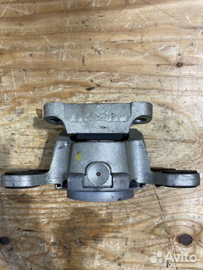 Подушка двигателя левая Volvo S80 AS90 B6304T4