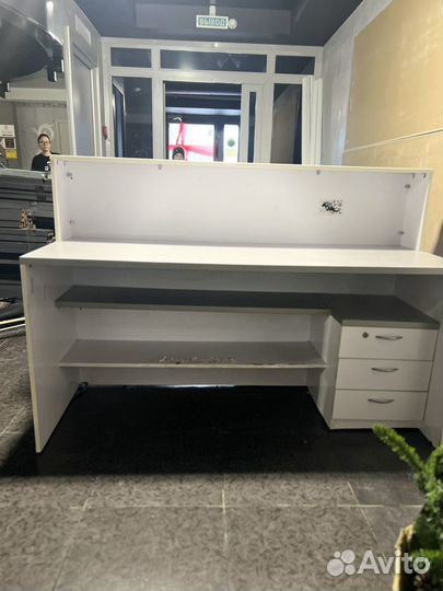 Стойка рецепшен