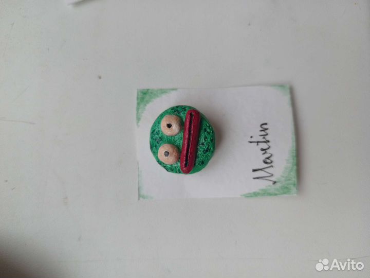 Значки из глины