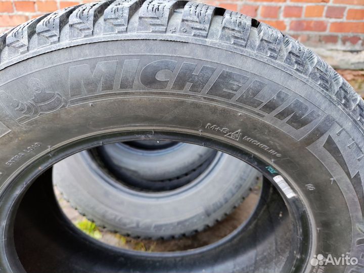 Michelin X-Ice North XIN2 215/65 R16