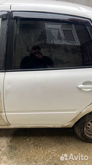 Задние двери на гранту лифтбек