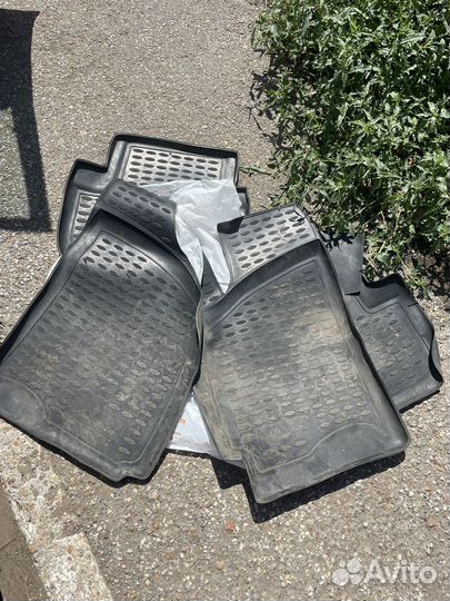 Автомобильные коврики резиновые spectra