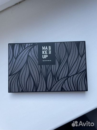 Палитра теней Make up factory