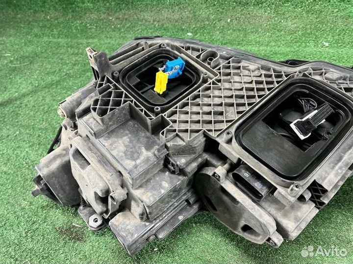 Фара правая Mercedes-Benz E-Class