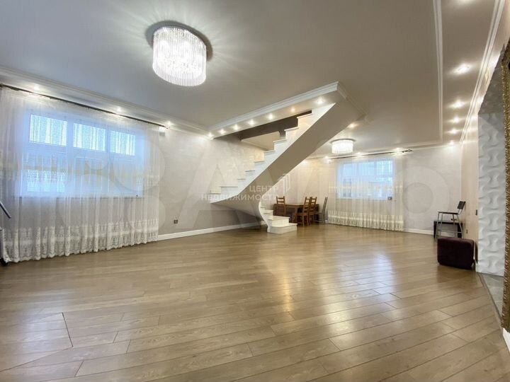 Коттедж 161 м² на участке 6,2 сот.