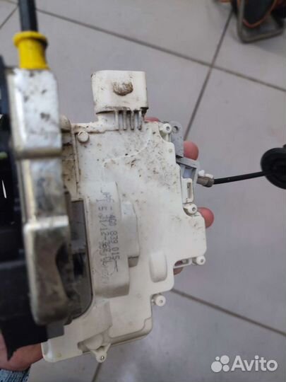 Замок задней левой двери Audi 6 C7 до рестайлинг