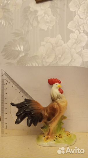 Статуэтка из фарфора 