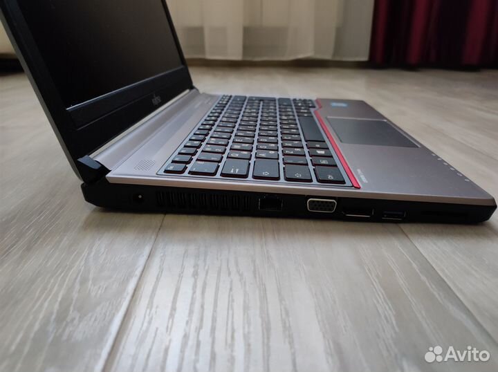 Ноутбук Fujitsu lifebook E736