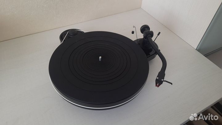 Проигрыватель винила Pro-Ject RPM 1.3 Genie