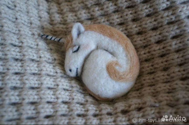 Брошь Единорог