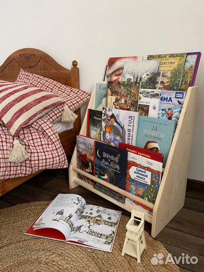 Стеллаж для книг напольный из сосны в детскую
