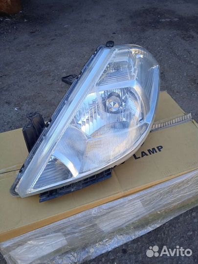 Nissan tiida фара левая