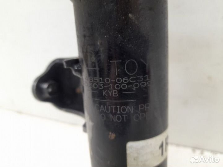 Амортизатор передний правый Toyota Camry 70