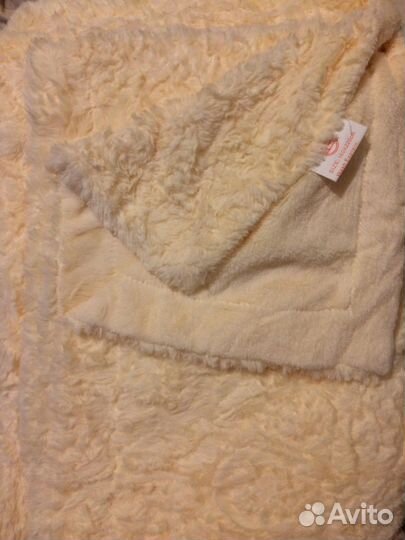 Шикарное покрывало цвета сливочного масла