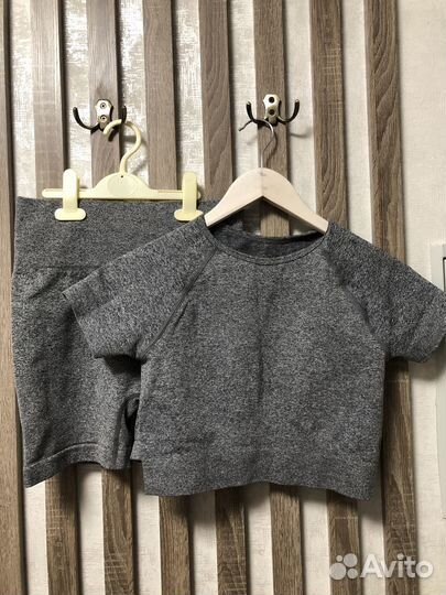 Женский бесшовный спортивный комплект. Новый