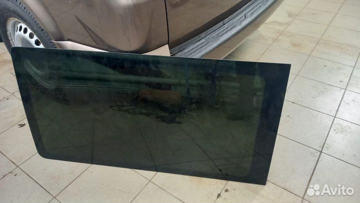 Стекло боковое на фольцваген транспортер