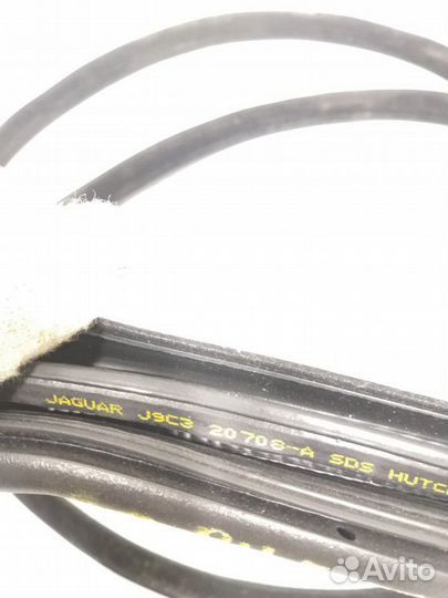 Уплотнитель двери передней правой Jaguar E-Pace