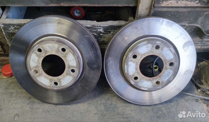 Передние тормозные диски Mitsubishi Lancer 10