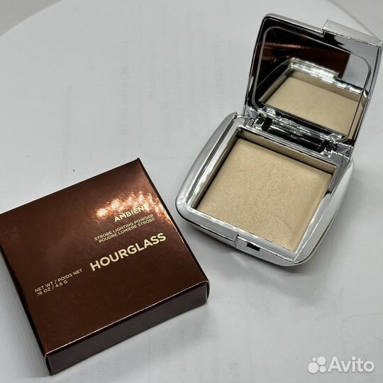 Пудра сияющая hourglass Ambient lighting strobe