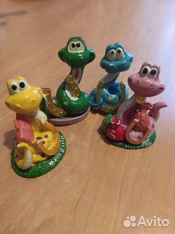 Статуэтки года змеи