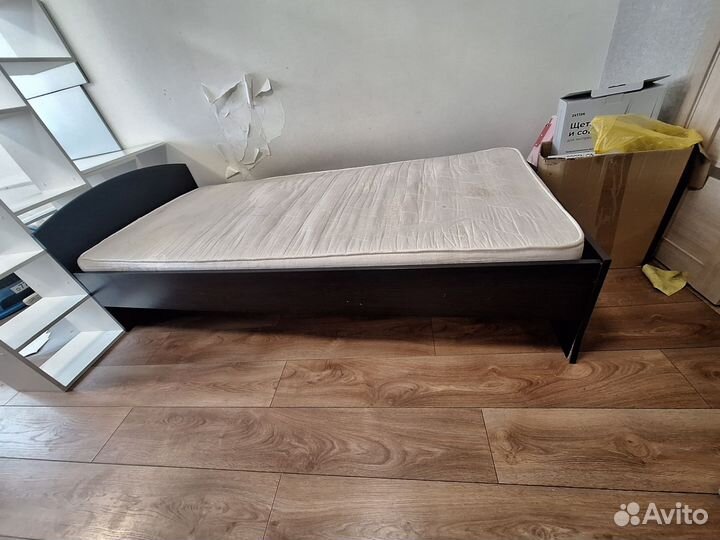 Кровать односпальная с матрасом бу