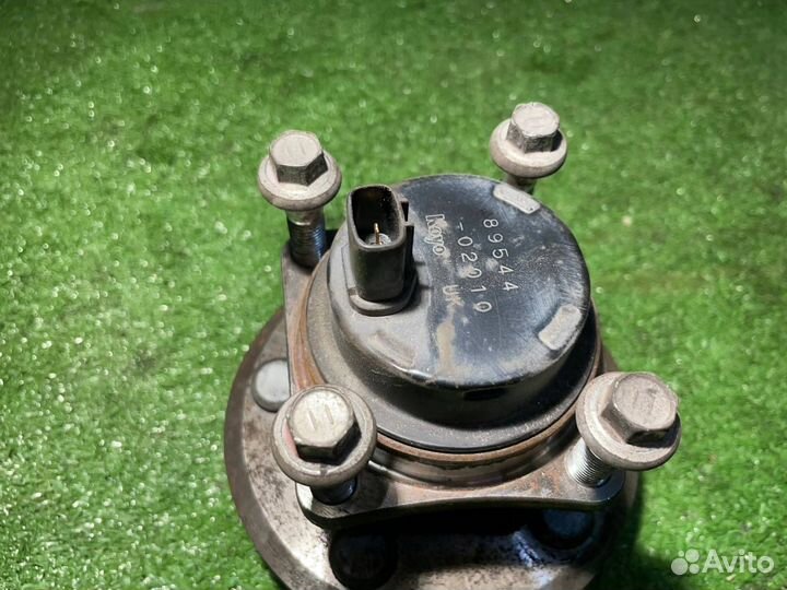 Ступица задняя Toyota Avensis AZT251 2AZ-FSE 2007