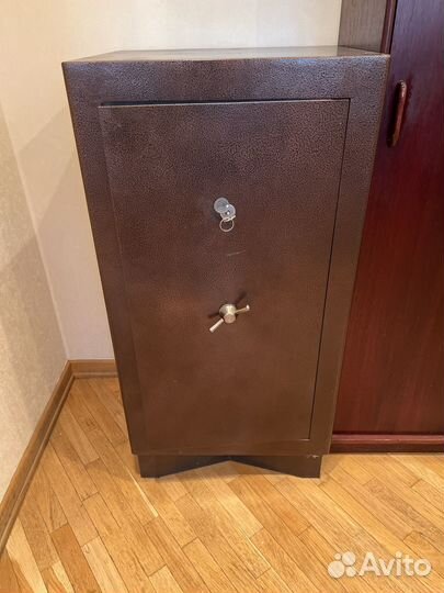 Сейф металлический