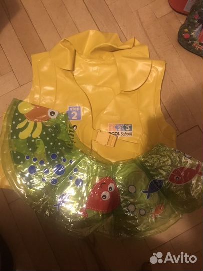 Спасательный надувной жилет Intex и круг