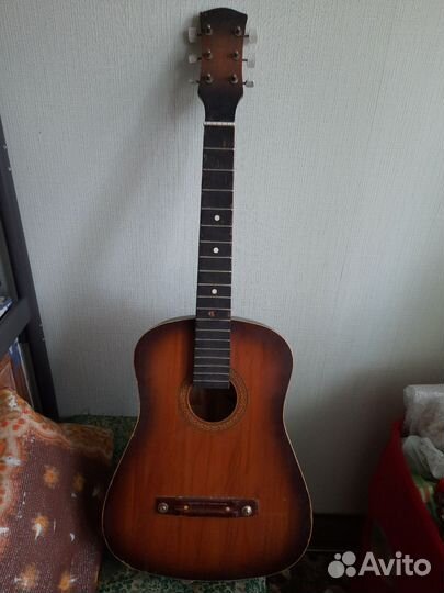 Акустическая гитара