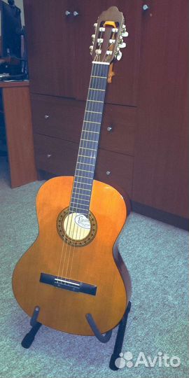 Акустическая гитара