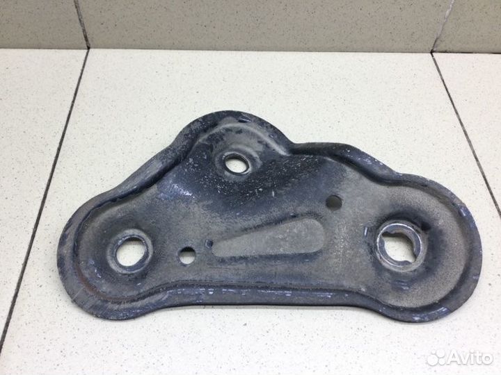 Кронштейн передней балки правый Kia Optima седан