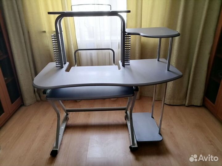 Компьютерный стол