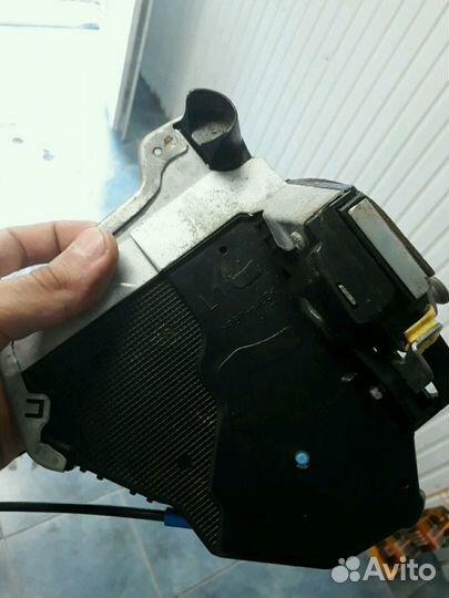 Замок двери Toyota Avensis T250 Тойота Авенсис т25