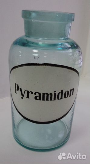 Старинная стеклянная банка Пирамидон