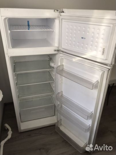 Холодильник Vestel