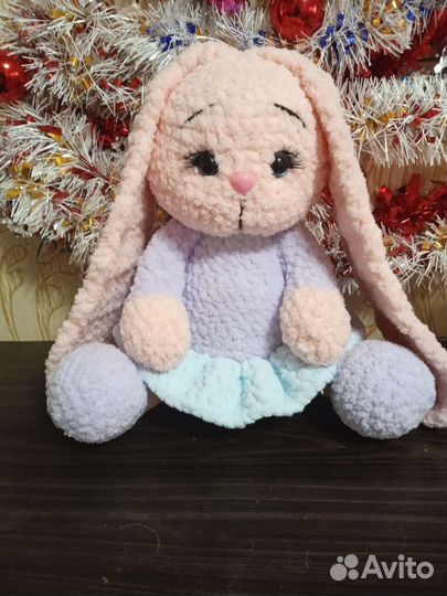Плюшевый заяц вязаный ручной работы