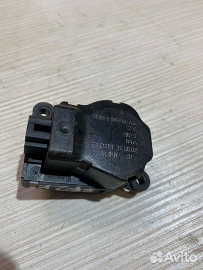 Моторчик заслонки отопителя Ford focus 2 C-MAX