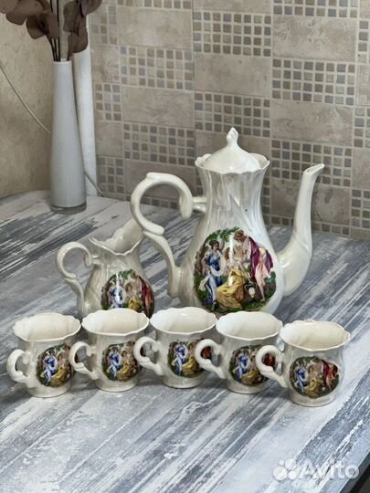 Сервиз фарфоровый