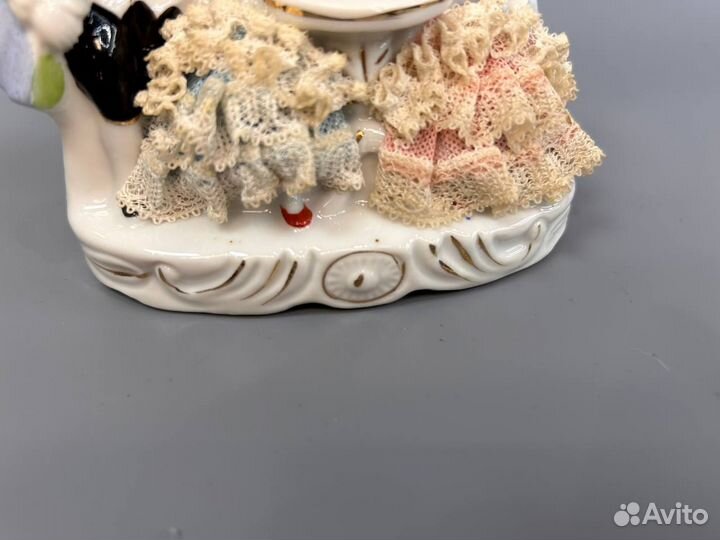 Фарфоровая статуэтка