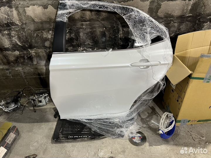 Заднее левая дверь жемчуг Toyota camry v 70