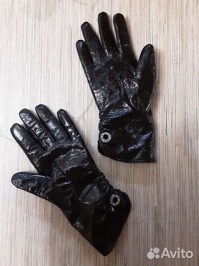 Перчатки женские лаковые