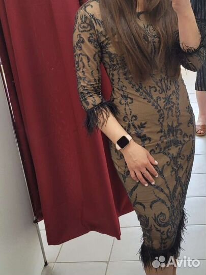 Платье с перьями