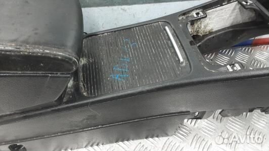 Подлокотник центральный volkswagen passat B6 (ADN1