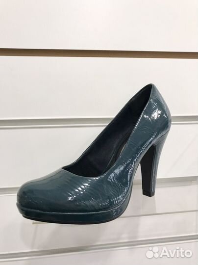 Туфли 35 на каблуке лакированные marco tozzi