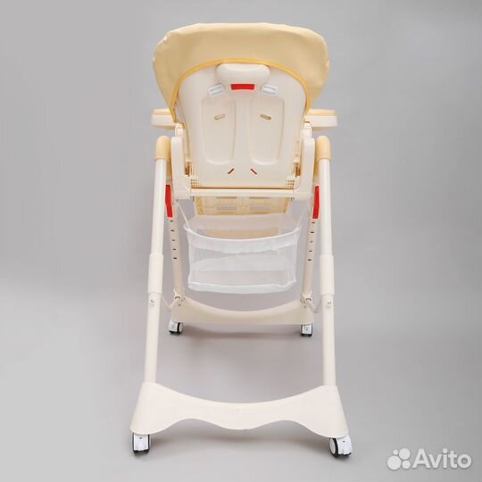 Стульчик для кормления со столиком на колесах