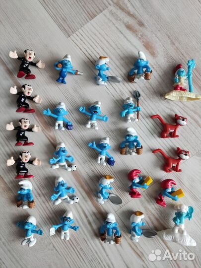 Игрушки из киндера, лента,смурфики, пони, скрепыши