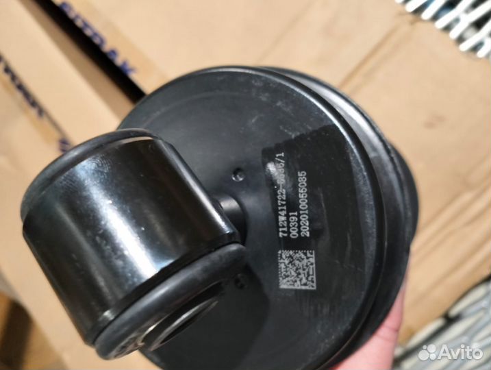 Амортизатор кабины задний Sitrak C7H MAX