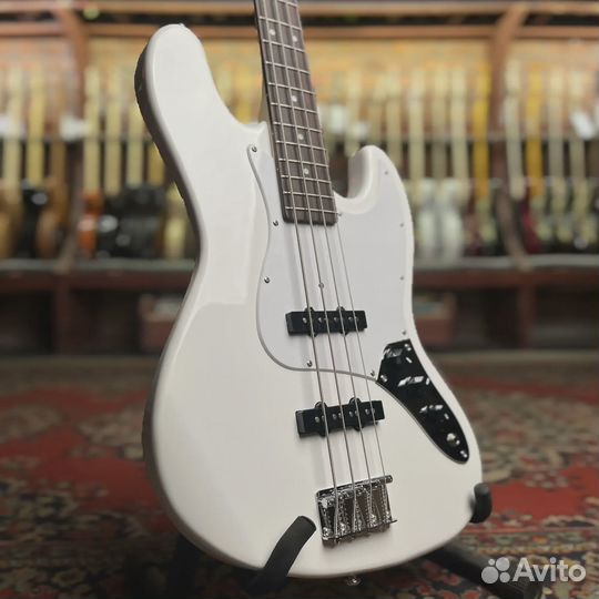 Бас-гитара J&D Guitars JB Jazz Bass White